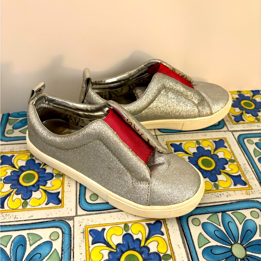 Silver Kids Slip On Sneakers

Sam Edelman Bella Emma Glitter